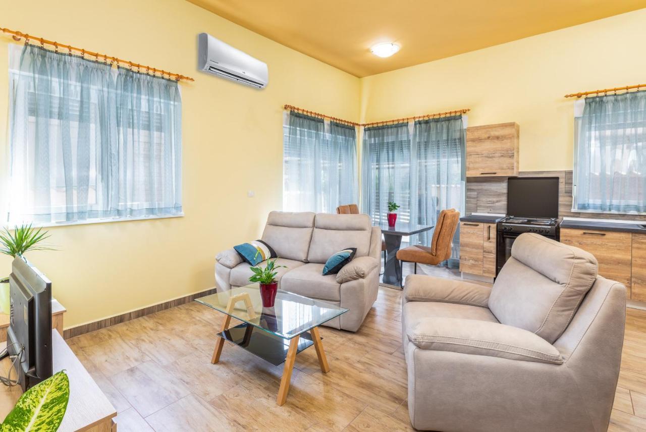Apartmani Monte Pula Exterior photo